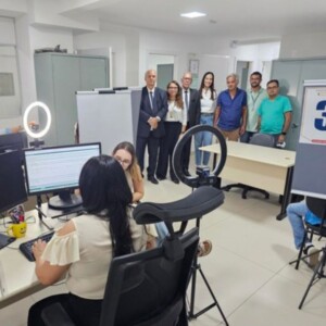 Presidente do TRE-ES acompanha o atendimento aos eleitores nas zonas eleitorais de Serra e Vitória