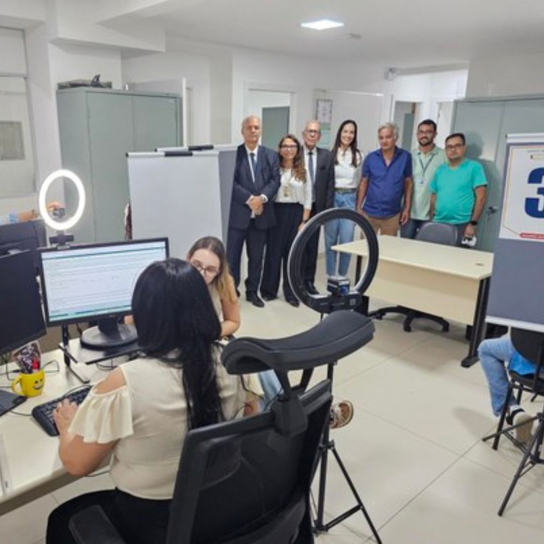 Presidente do TRE-ES acompanha o atendimento aos eleitores nas zonas eleitorais de Serra e Vitória